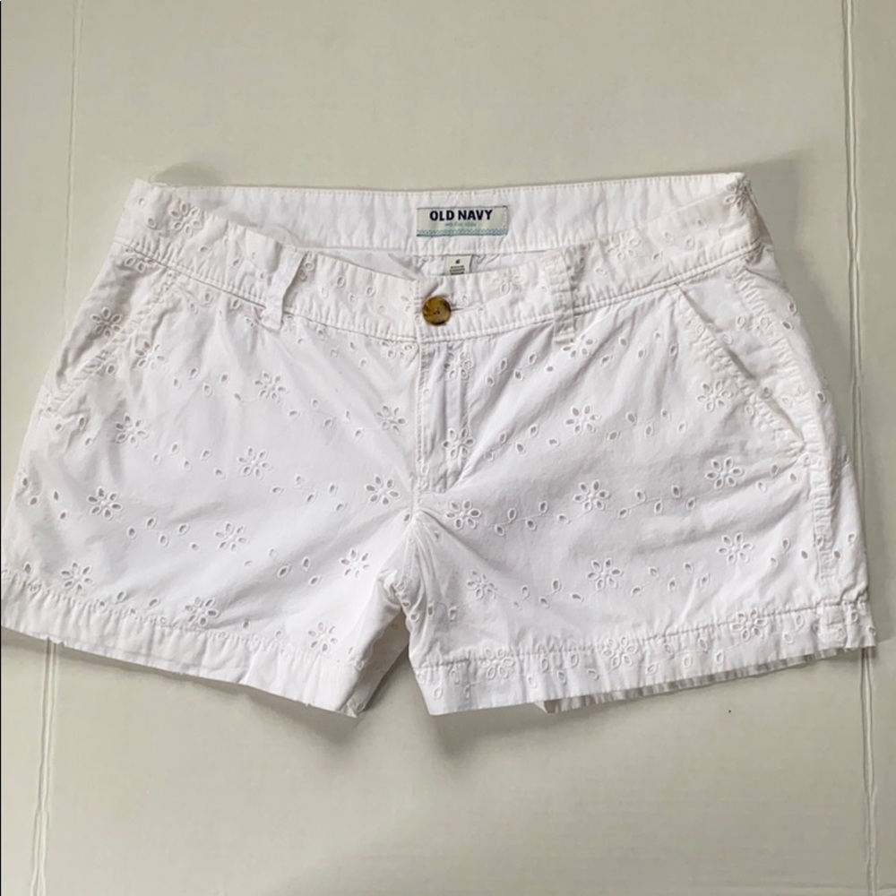 Old Navy Women’s White Eyelet Shorts Size 6